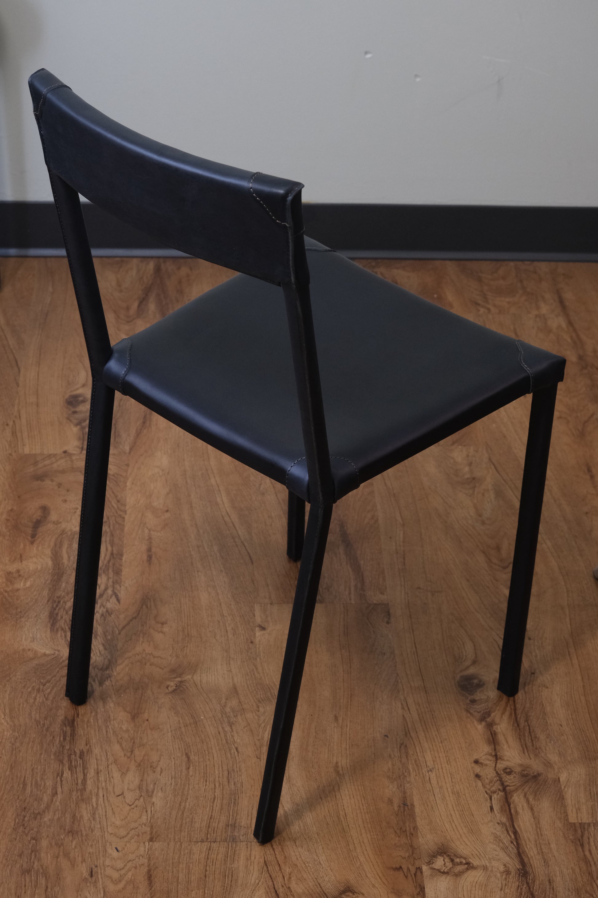 SABLE CHAIR - blackcurrant