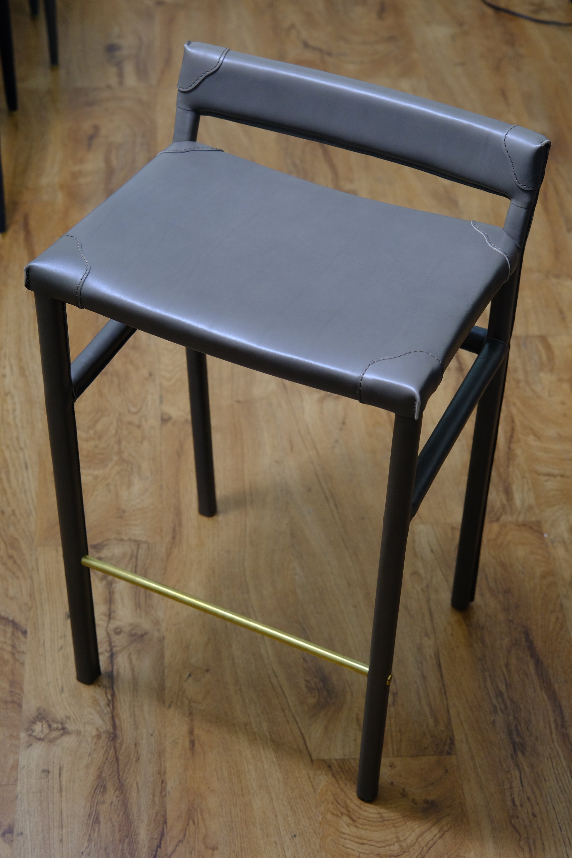 SABLE COUNTER STOOL - oyster
